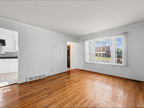 3rd image of 13024 Orange St