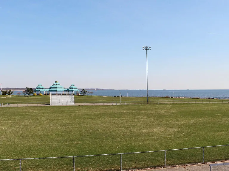 Bayside Cove — Photo 17