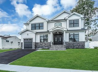 22 Cheshire Avenue, Syosset, NY 11791