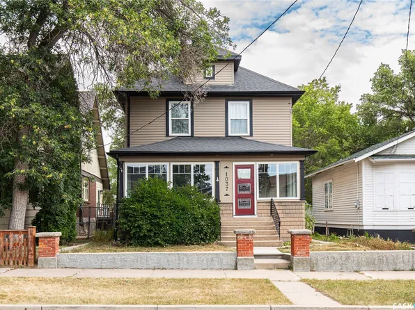 1037 Chestnut Avenue, Moose Jaw, SK S6H 1A5