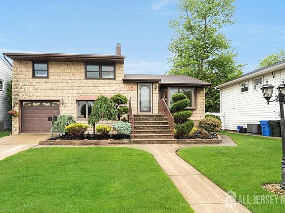 3rd image of 11 Kilmer Dr