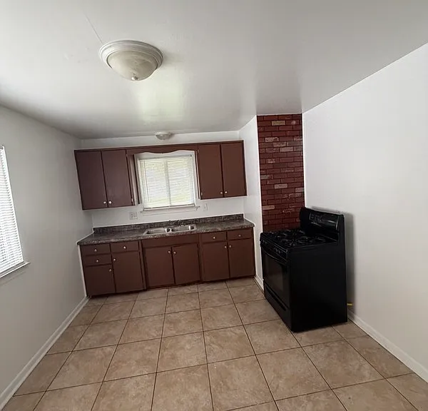 29708 Grandview St — Photo 1