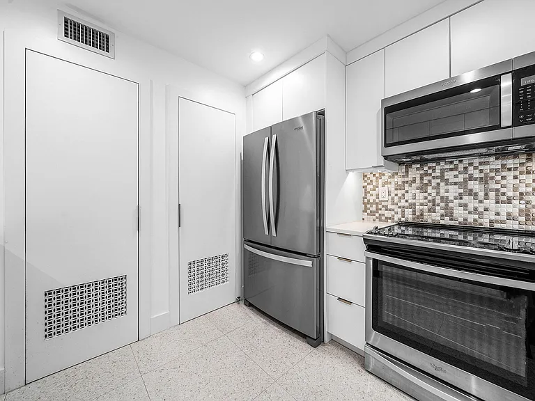 330 SE 20th Ave #408 — Photo 12