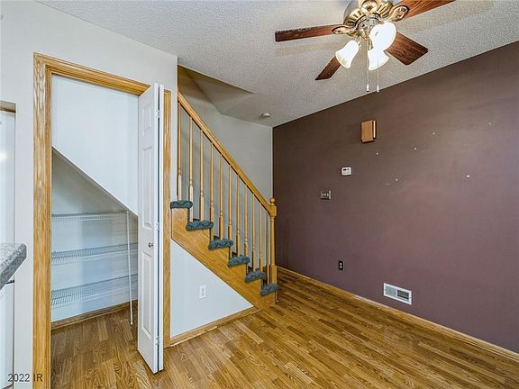 5th image of 6855 Woodland Ave Unit 403