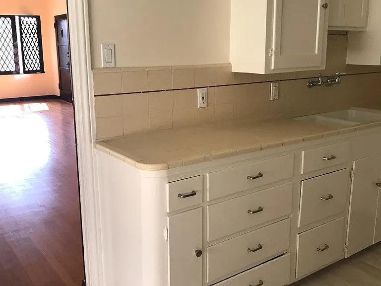 Kitchen to Dining Rm