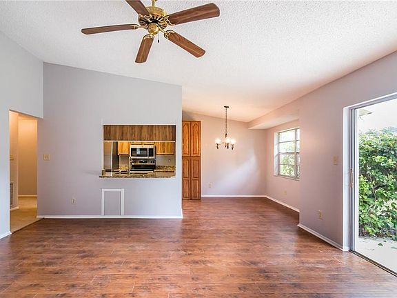 5th image of 512 Hickory Lake Dr