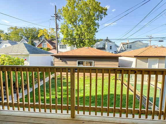 3rd image of 4020 W Cornelia Ave #1