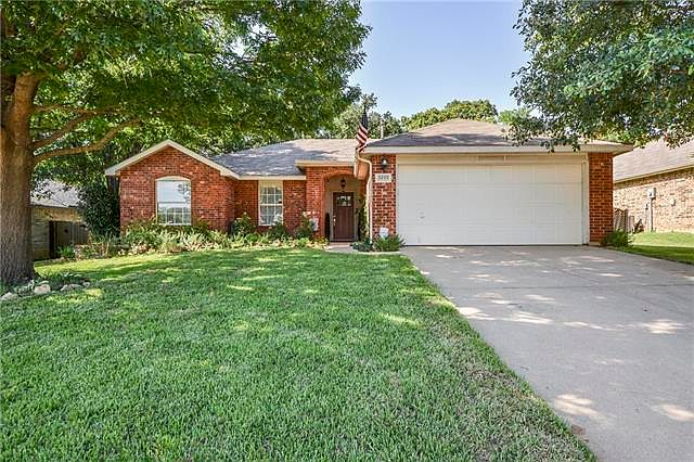1st image of 3205 Cliff Oaks Dr