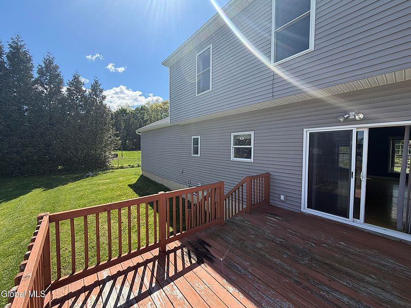 5th image of 11 Highland View Avenue
