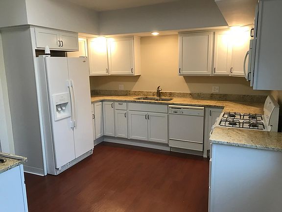 2nd image of 8 S Lincolnway APT A