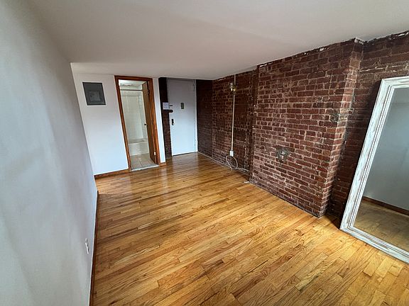 4th image of 224 Elizabeth St APT 16