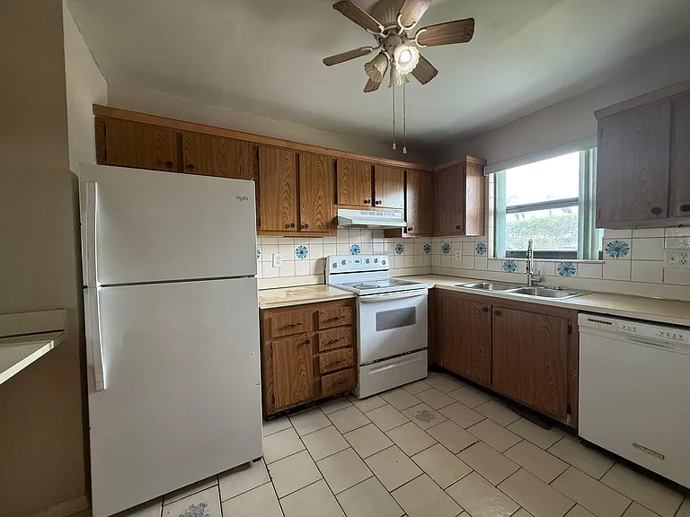 2141 W Woolbright Rd #L106 — Photo 3