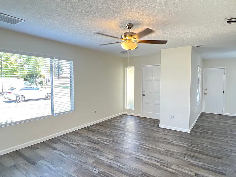10917 Cave Ave — Photo 5