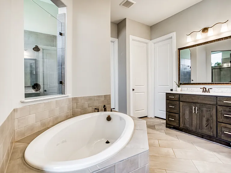 1208 Logan Trl — Photo 16