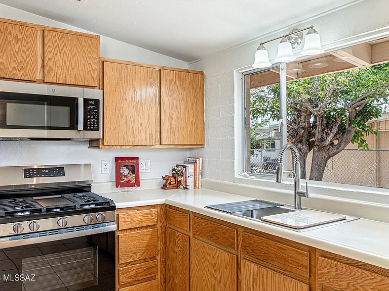 104 N Douglas Ave — Photo 13