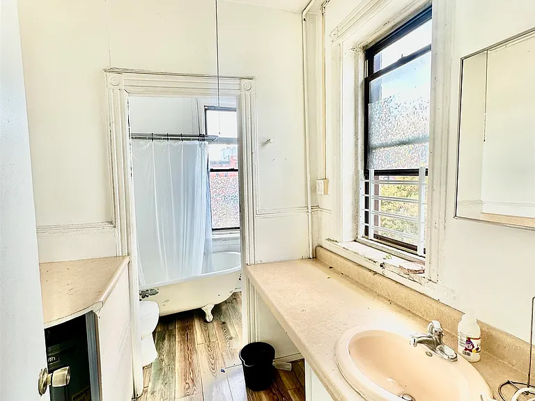 319 8th St #3R — Photo 5