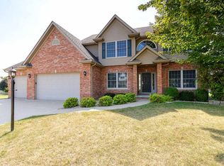 3061 52nd Avenue Ct, Bettendorf, IA 52722