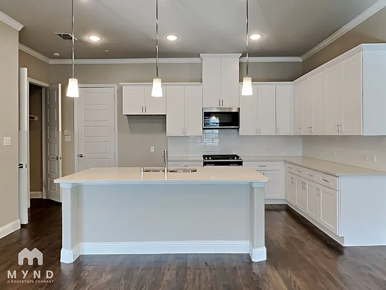 2805 Lindale Dr — Photo 5