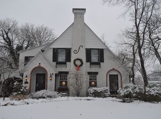 40 Ridgemoor Dr, Saint Louis, MO 63105