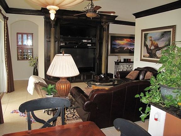 Family Room w/Built in Entertainment Ctr