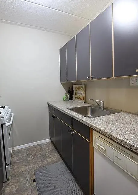 Building Photo - 27 Northill St #2V