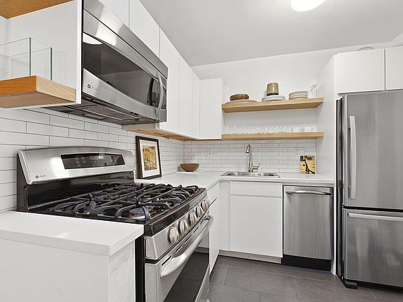 3rd image of 101 W 12th St APT 2S