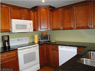 3rd image of 275 Beckley Ln