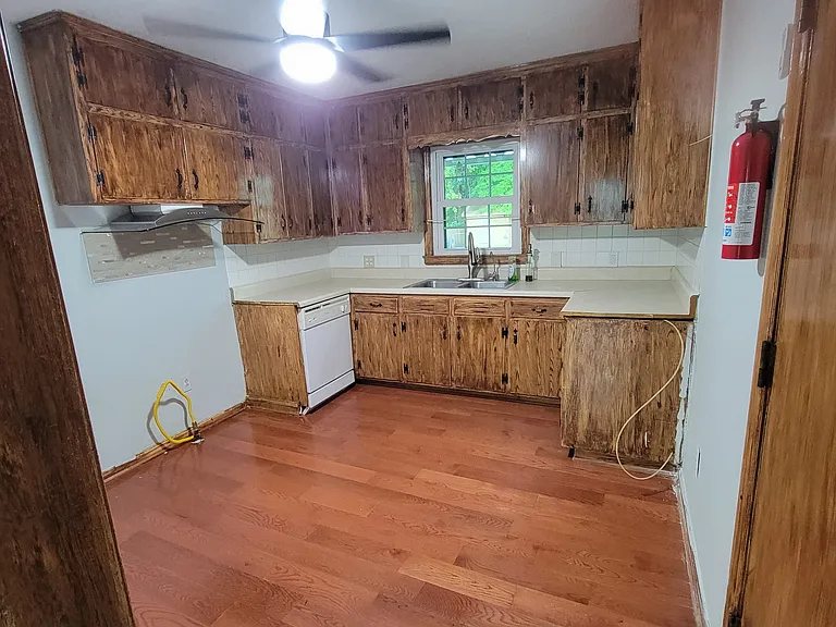 1115 S Cottage St — Photo 3