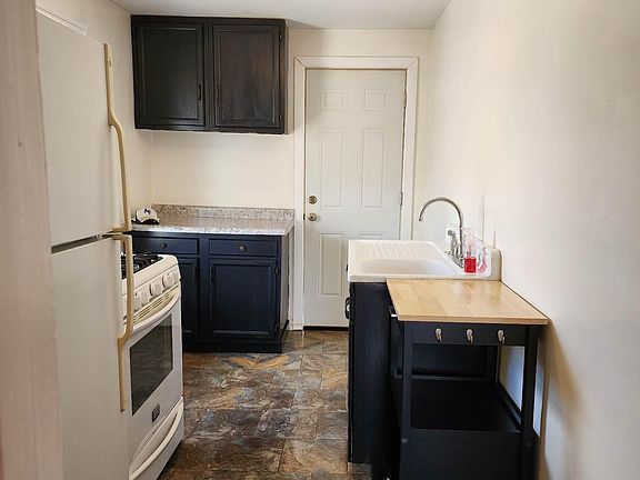 3rd image of 818 Camlin Ave #3