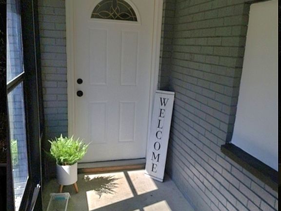 3rd image of 6033 Coburn Ave