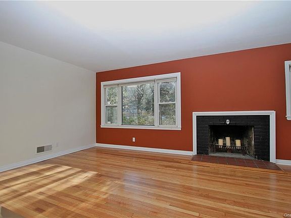 4th image of 251 Benedict Ave