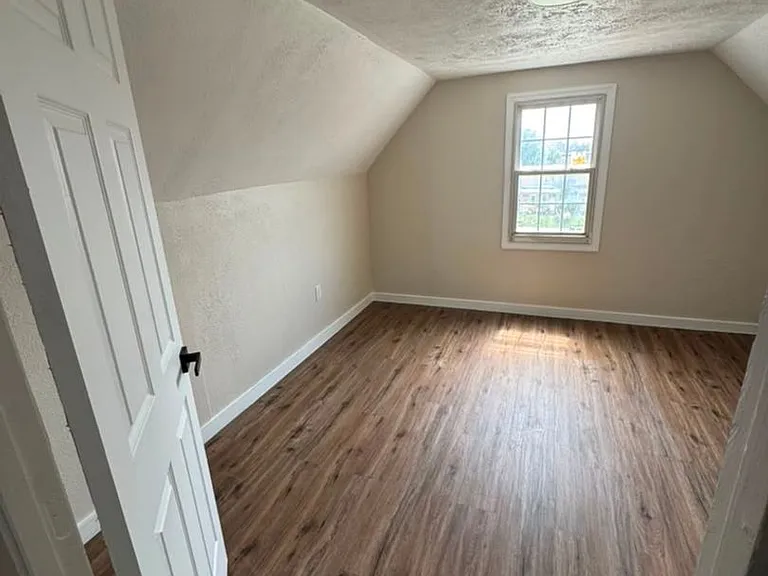 1124 Race St — Photo 8