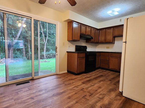 4th image of 2456 Eastlawn Ave #2456