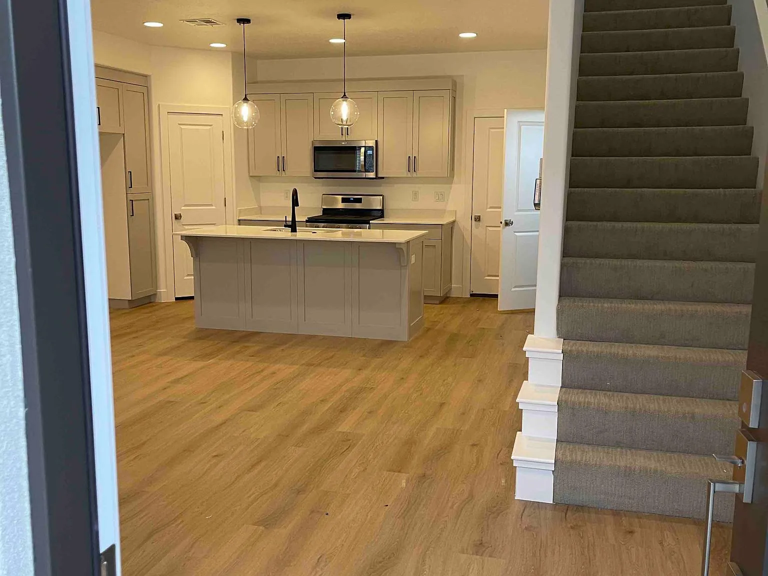 3 bed, 2.5 bath, 1539 sqft, $1,950 — Photo 3