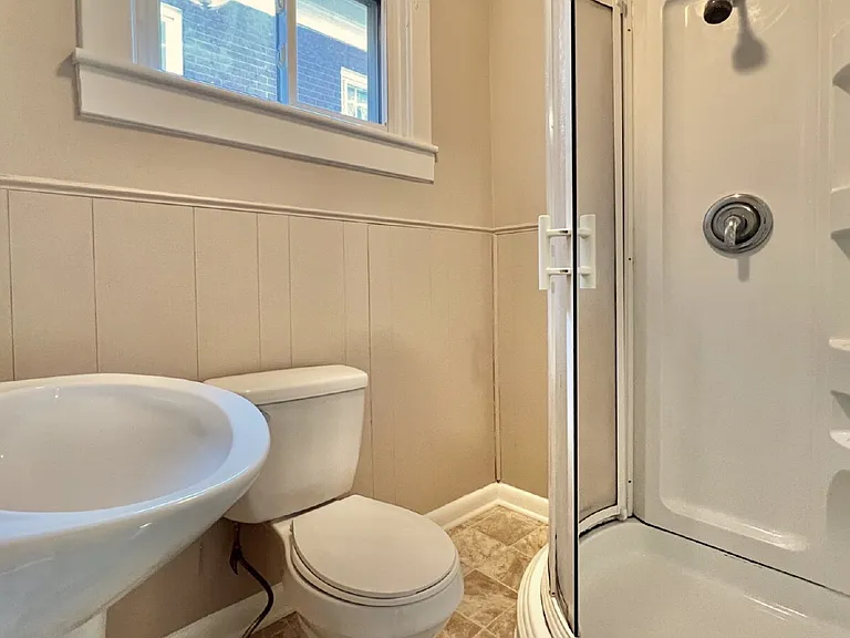 207 N Oak St #B — Photo 7
