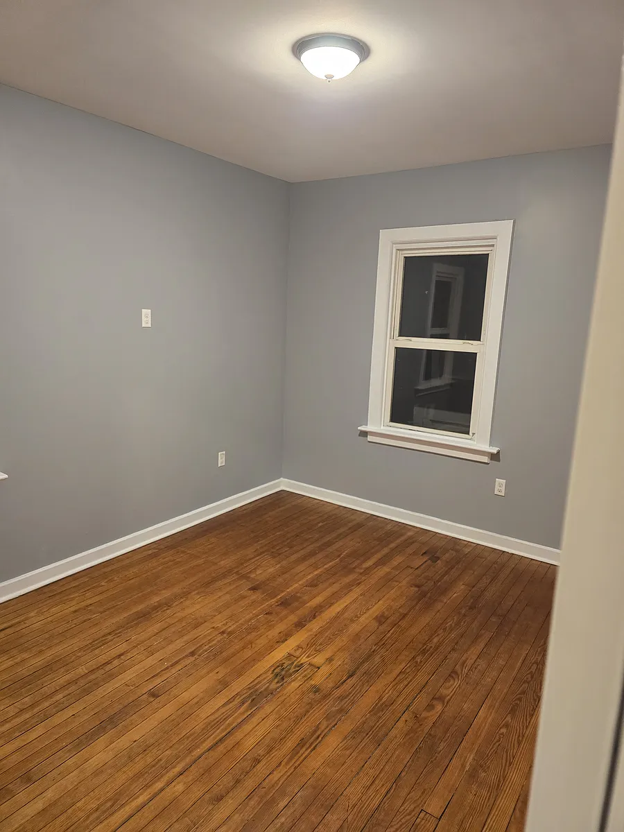 Room 1 - 12 Roosevelt Ter #1