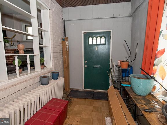 4th image of 954 Wakeling St