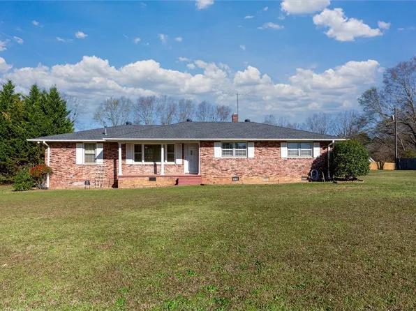 107 Lucius Ave, Belton, SC 29627