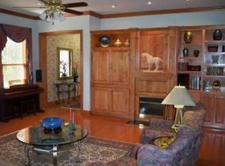 1915 Camellia Trace Dr, Baton Rouge, LA 70808