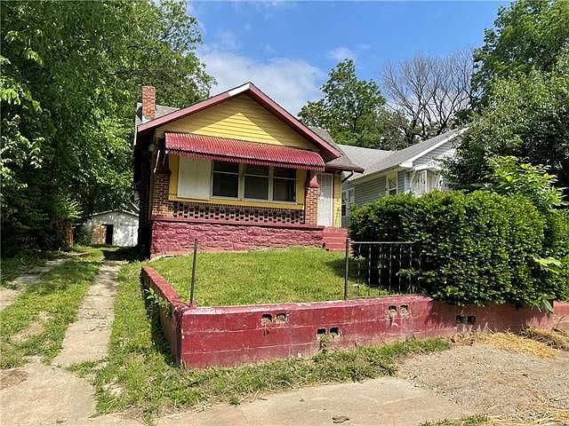 2nd image of 4935 Bellefontaine Ave