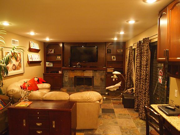 living room, canned lighting