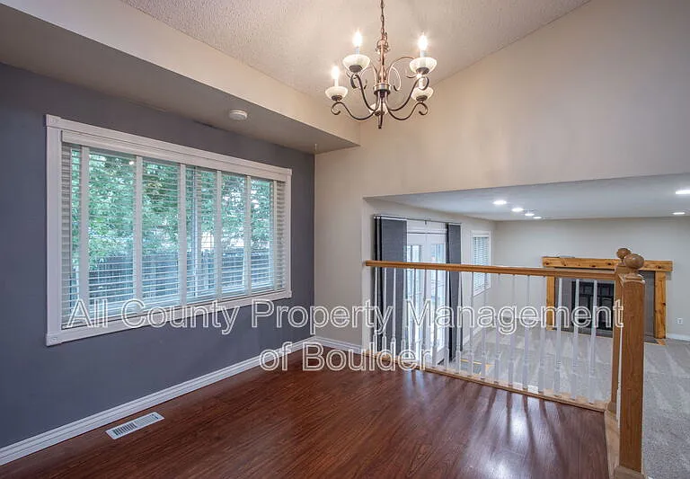 2124 Stuart St — Photo 10