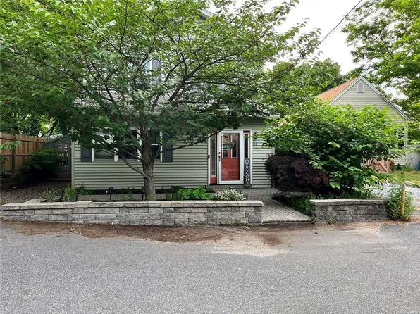 34 Zenith Road, Rocky Point, NY 11778