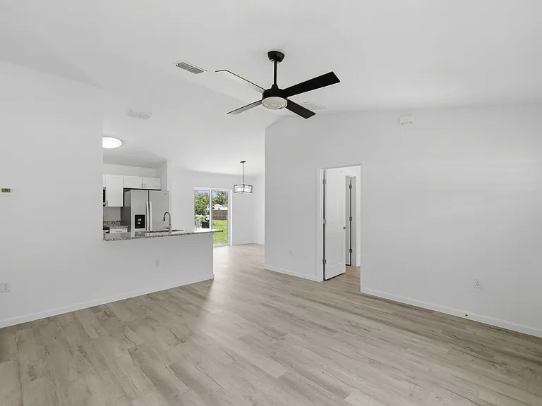 870 NW 69th St — Photo 3