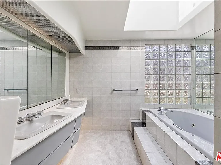 18244 Coastline Dr — Photo 8