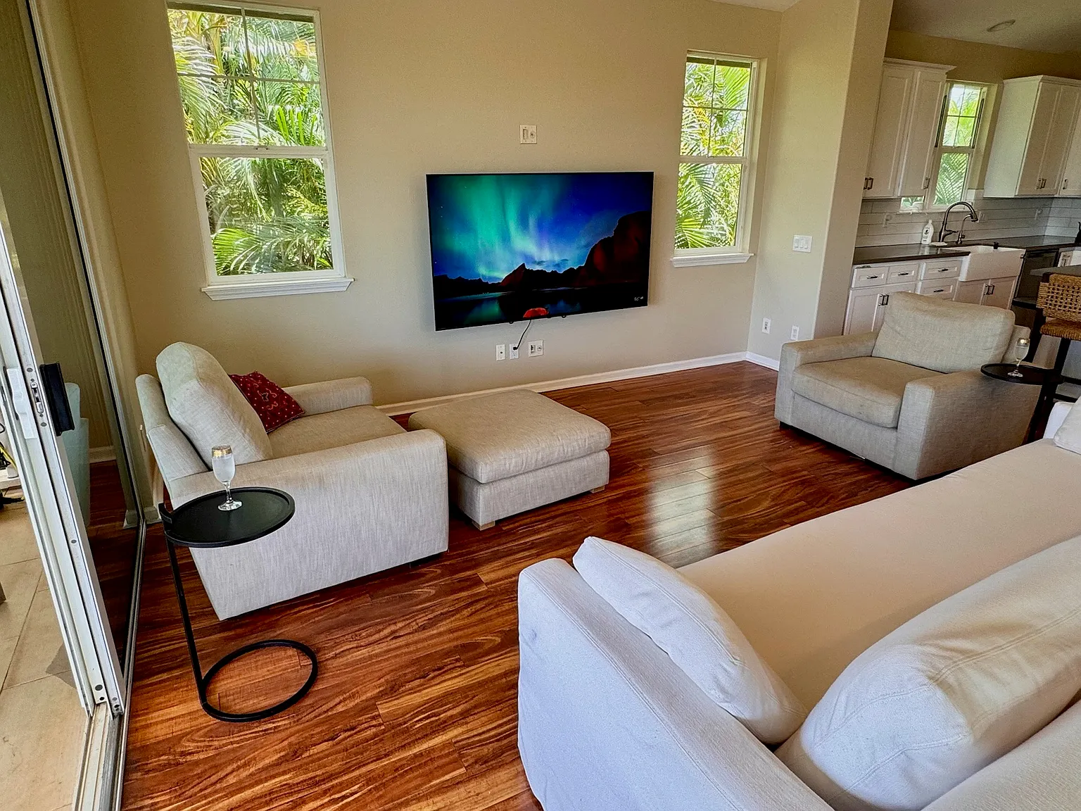 5 bed, 2456 sqft, $8,500 — Photo 2