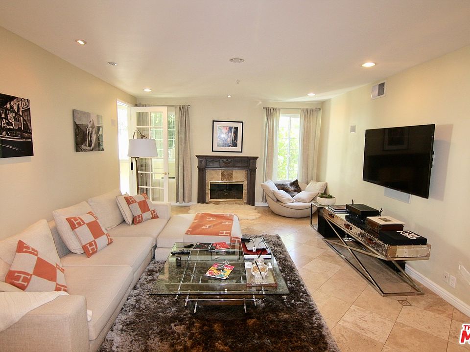1st image of 962 N Doheny Dr #202