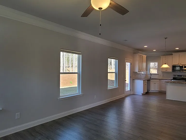 970 Laurel Cove Dr — Photo 3