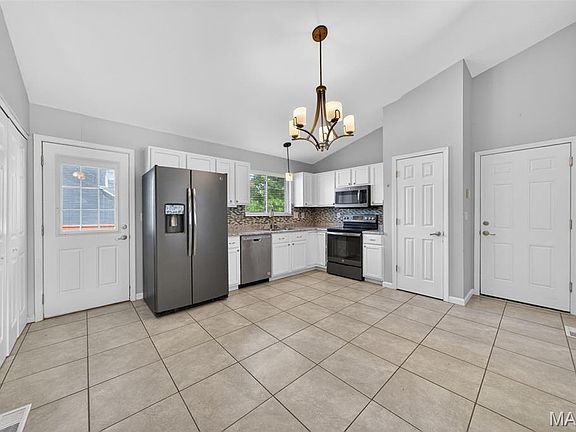 5th image of 279 Cherrywood Parc Dr