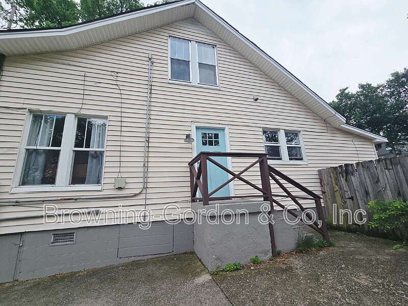 1st image of 1218B Chester Ave